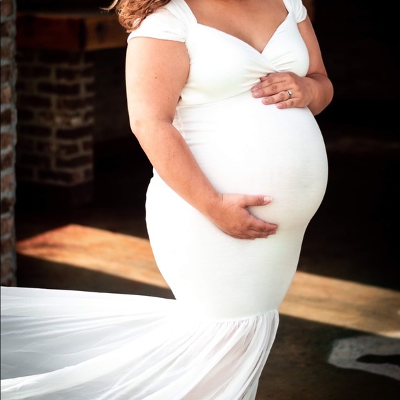 White off shoulder dress (Maternity dress) - Picture 9 of 9